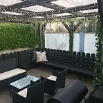 Feriehus 5 Mins Walk To - Sleeps 12 - Off Road Parking - Modern House