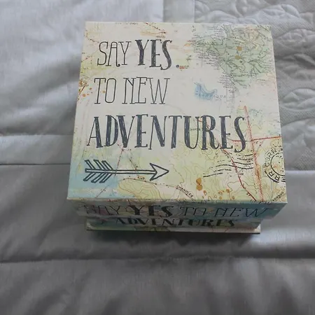 5 Mins Walk To - Sleeps 12 - Off Road Parking - Modern House Дом отдыха