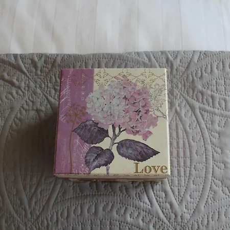 5 Mins Walk To - Sleeps 12 - Off Road Parking - Modern House Ferienhaus