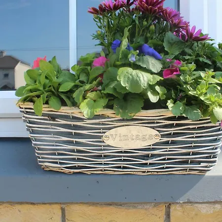 5 Mins Walk To - Sleeps 12 - Off Road Parking - Modern House Дом отдыха