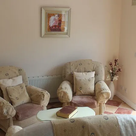 5 Mins Walk To - Sleeps 12 - Off Road Parking - Modern House Дом отдыха