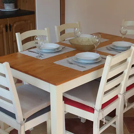 5 Mins Walk To - Sleeps 12 - Off Road Parking - Modern House Feriehus Carrick on Shannon