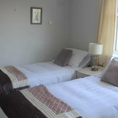 Дом отдыха 5 Mins Walk To - Sleeps 12 - Off Road Parking - Modern House Carrick-on-Shannon