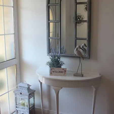 5 Mins Walk To - Sleeps 12 - Off Road Parking - Modern House Carrick-on-Shannon